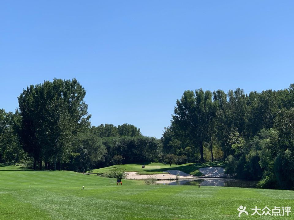 北京市 休闲娱乐 > 伯爵园高尔夫俱乐部      