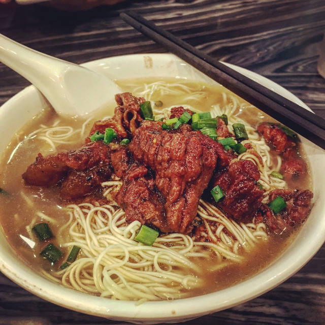 五香牛腩面图片