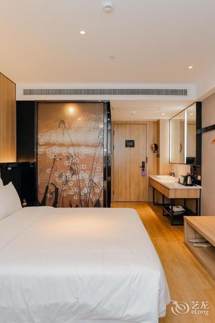 南京网易云音乐亚朵轻居酒店