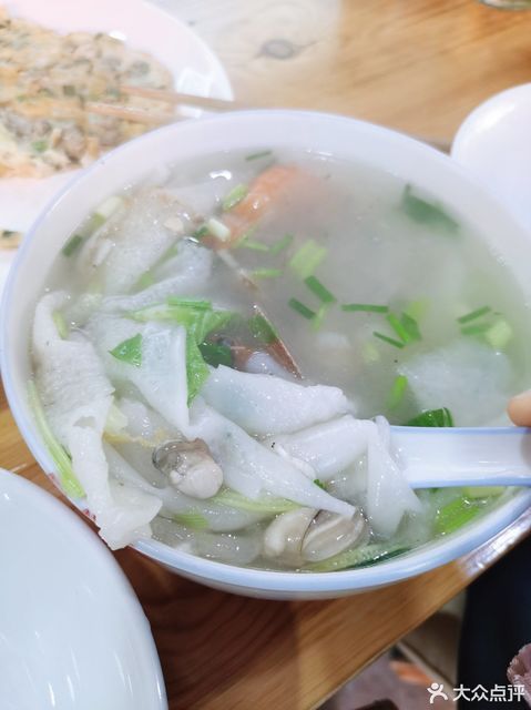 连江特色海鲜锅边香槟店