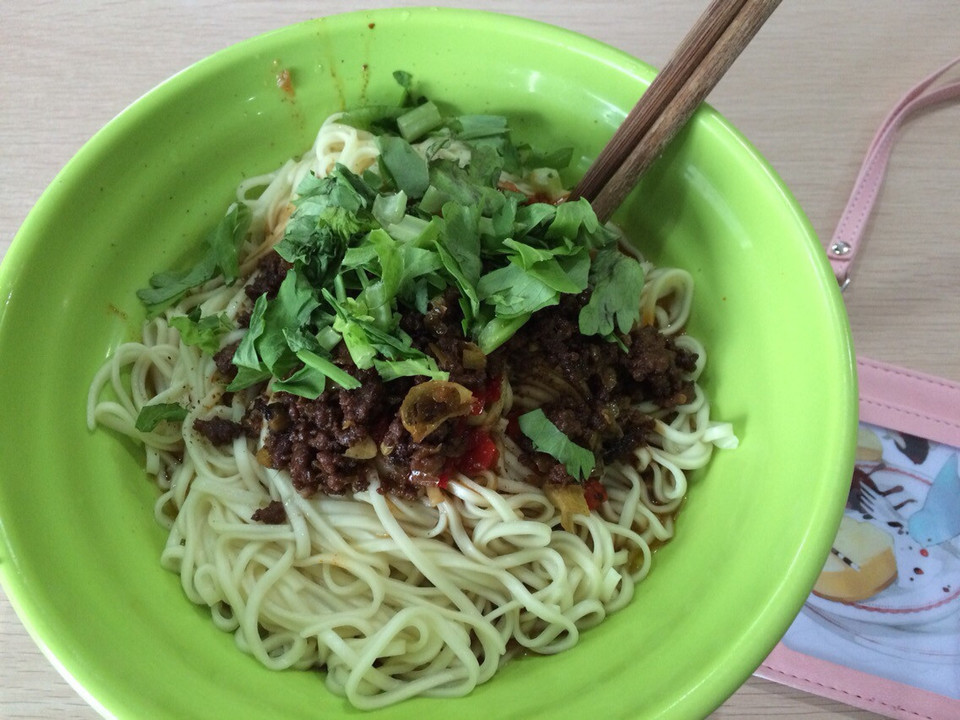 鲜椒牛肉面图片