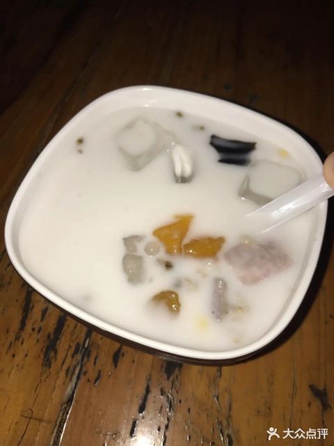 椰奶炒冰芋圆清补凉图片