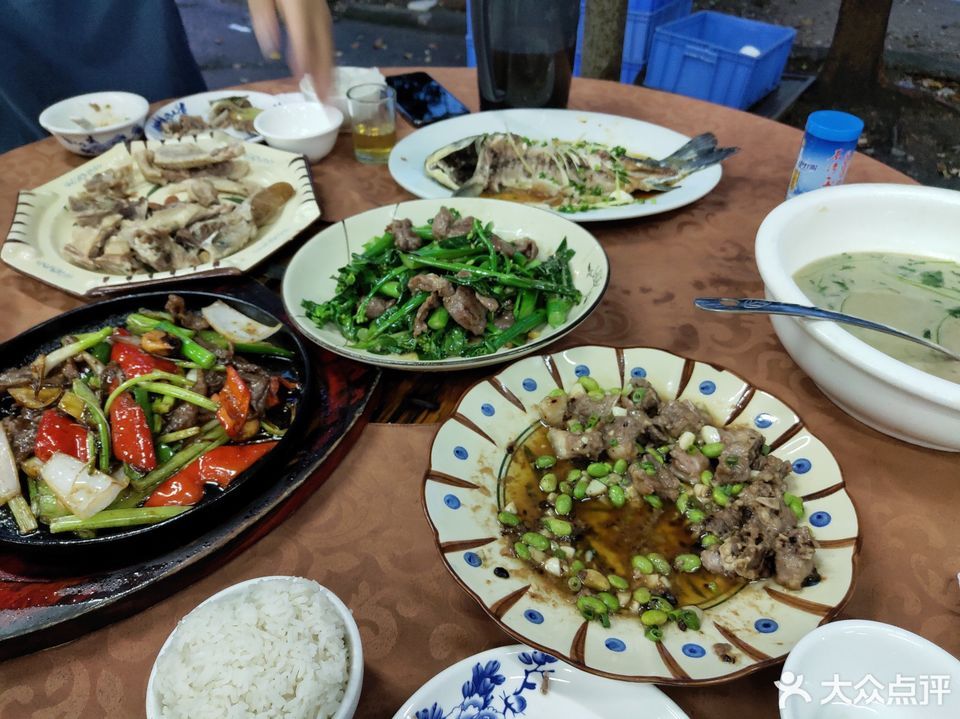 位于广州市南沙区大稳村市南路东涌段34号之一 标签:餐馆中餐餐饮快餐