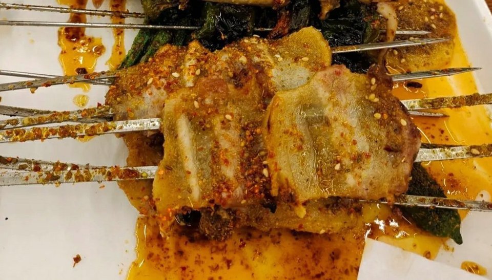 羊肉串推荐菜:八戒烧烤城(大吴店)位于徐州市贾汪区大吴街道通港大道