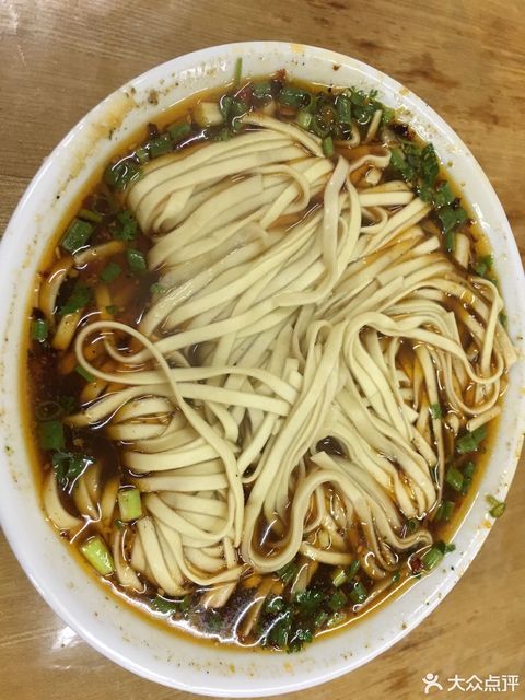 红油小面图片