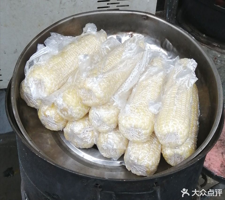 煮玉米图片