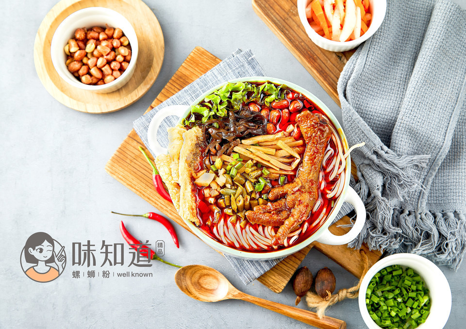 鸡爪螺蛳粉图片