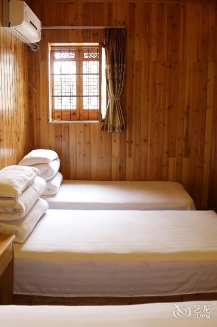 宏村景区内东边井推荐菜:分类:星级酒店;经济型酒店;二星级酒店;住宿