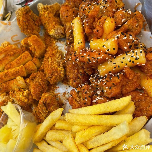 薯条双人吃鸡套餐推荐菜:二朴炸鸡社(九龙仓店)位于长沙市芙蓉区东茅