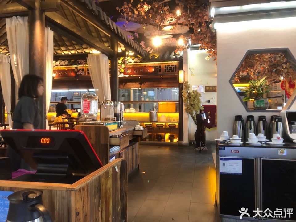 上菜呷饭位于中山市民众大道水韵名门1幢2卡(民众中学对面) 标签:中餐