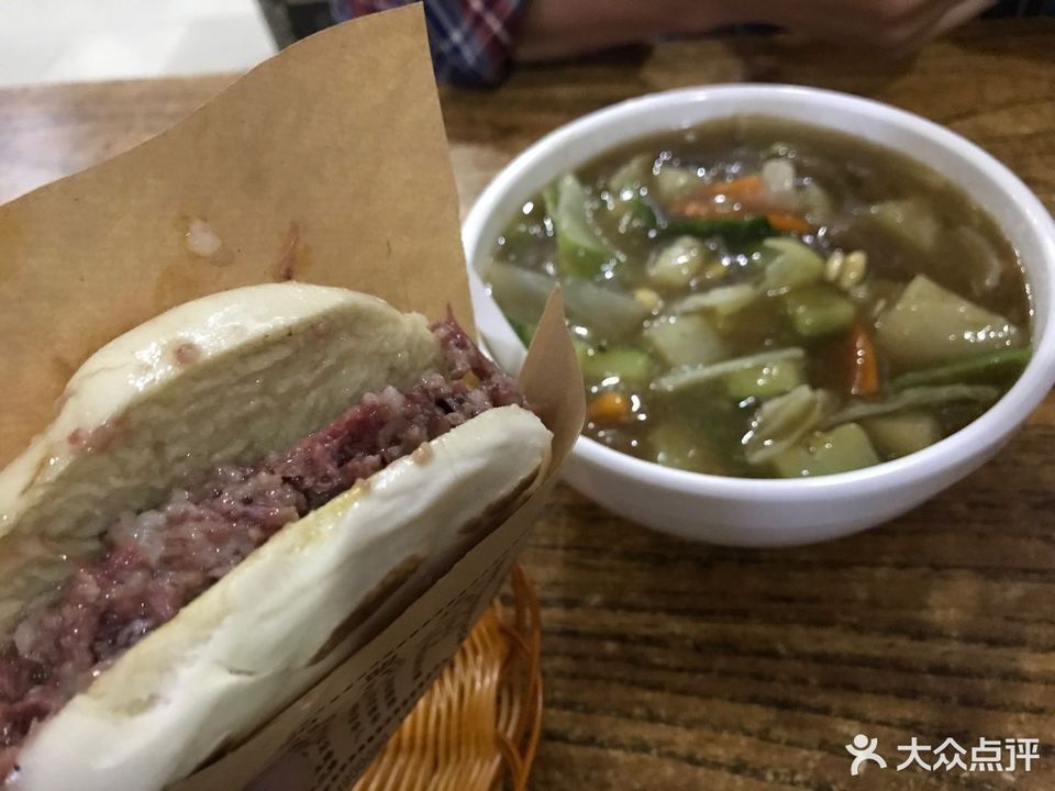 臘牛肉夾饃圖片