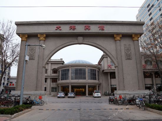 大港宾馆位于天津市滨海新区大港迎宾街73号(迎宾街与世纪大道交汇口