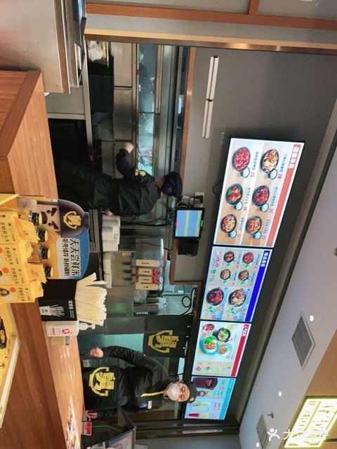 老娘舅(南京南站店)位于南京市雨花台区玉兰路南京南站站内3层b1检票