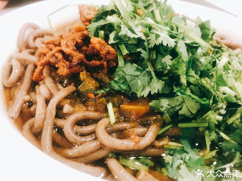 酸菜肉絲蕎麥餄餎面圖片