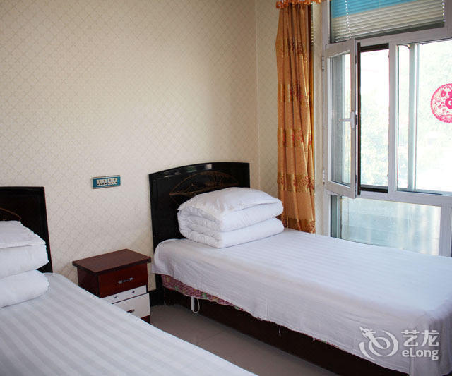 张掖市 住宿服务 酒店 > 张掖临泽丹霞地貌乔家大院