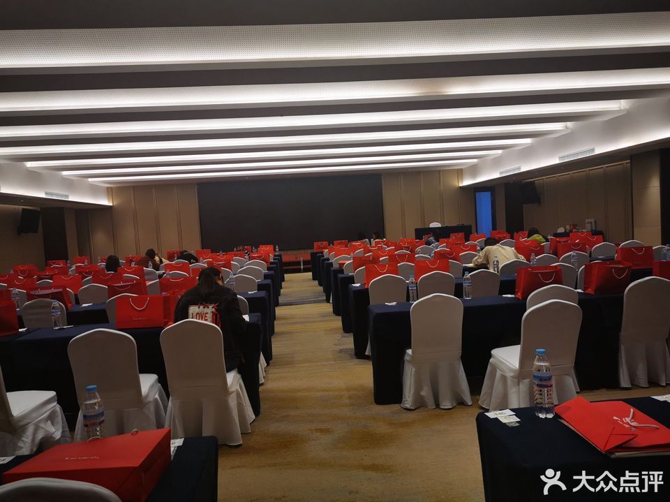                山东鹊华国际酒店