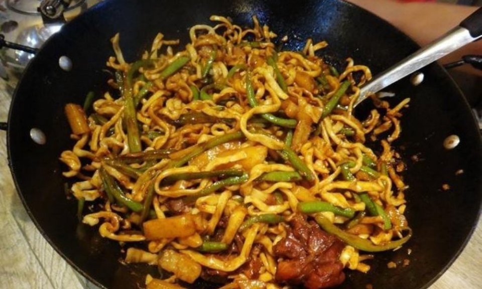 猪黑肉焖面图片