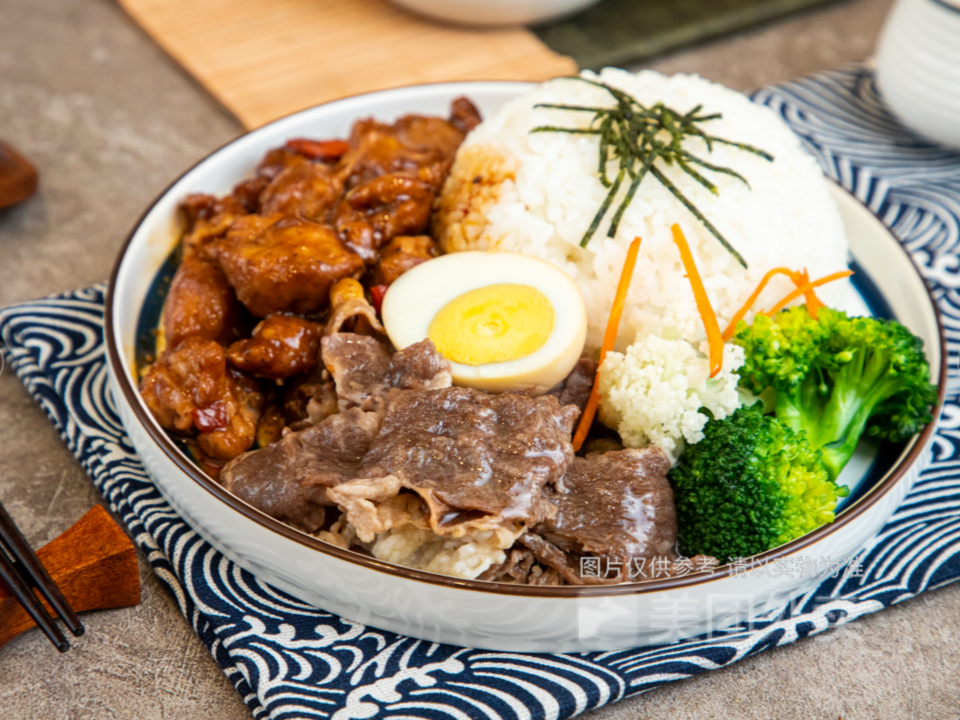 大鸡大利牛丼拼盘饭图片