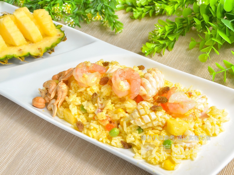 菠萝海鲜炒饭图片