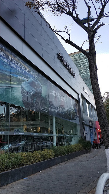   上汽通用别克云南隆创尚通4s店