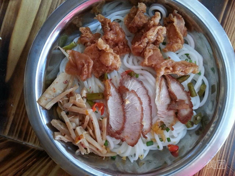 金牌脆皮叉烧米粉图片