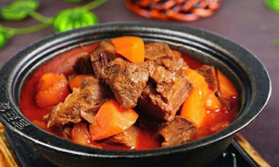 石锅牛腩图片
