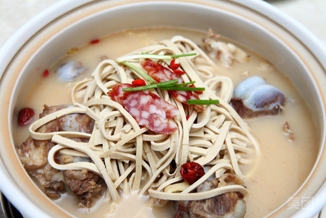 骨小七金华筒骨煲