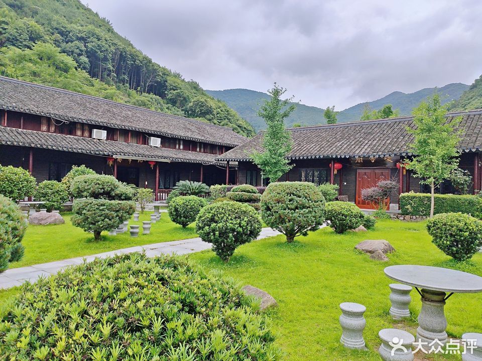 华岩寺休闲山庄