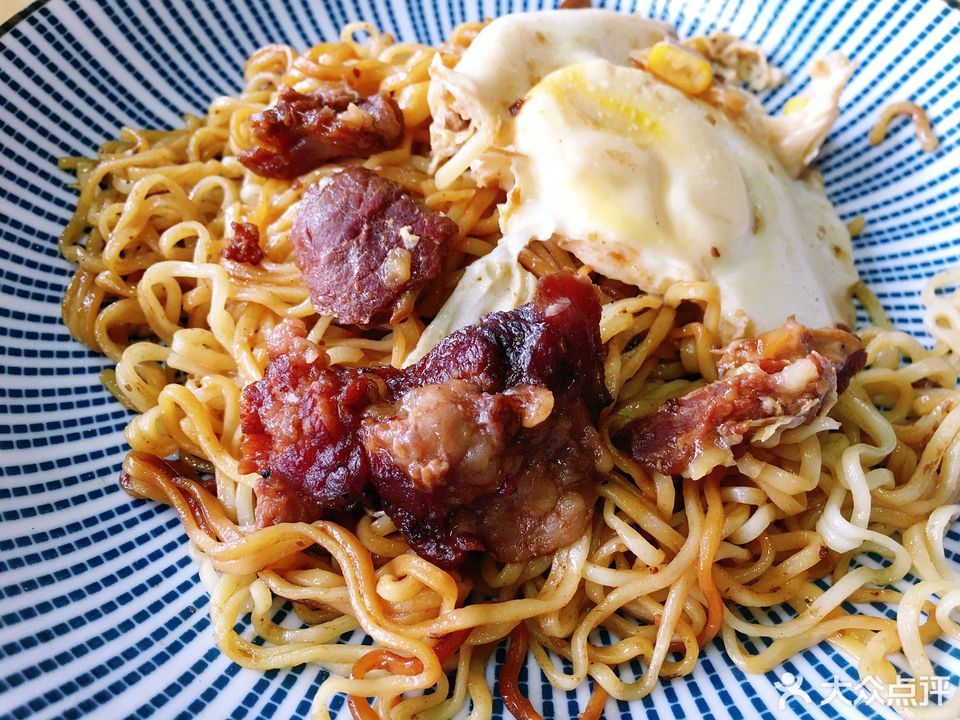 牛腩蒸面加蛋图片