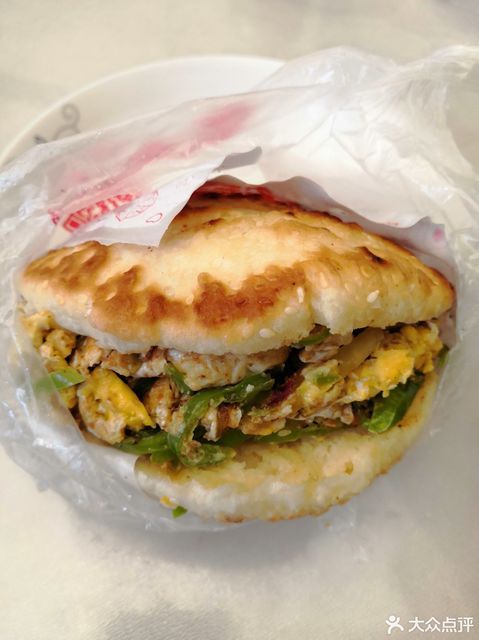 青椒鸡蛋火烧图片