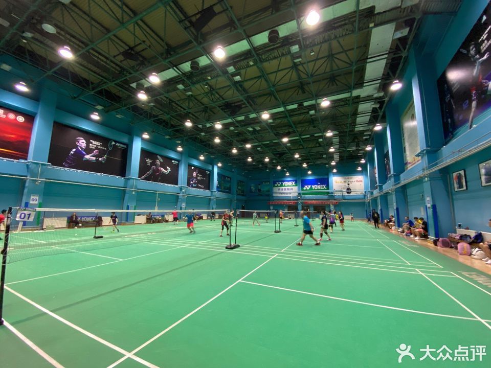 佟楼中学羽毛球馆