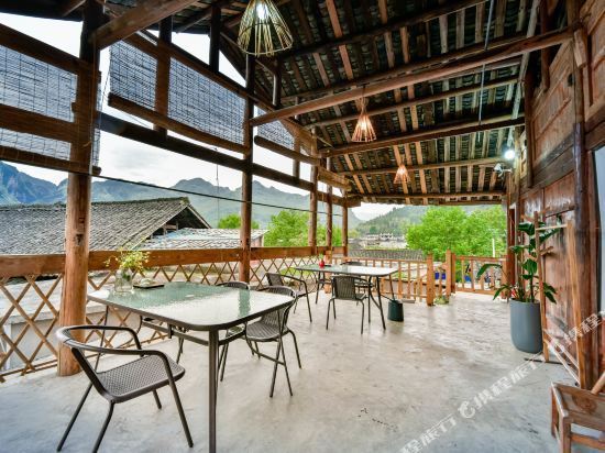 太平镇云舍村神龙潭旁小石桥上行31米(近江口县城)推荐菜:分类:住宿