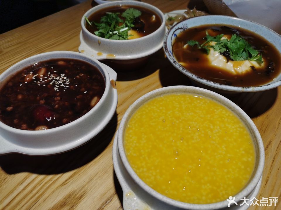 谷连天八宝粥香甜红豆沙包老豆腐炖白菜分类:餐饮;粥店;快餐;中式快餐