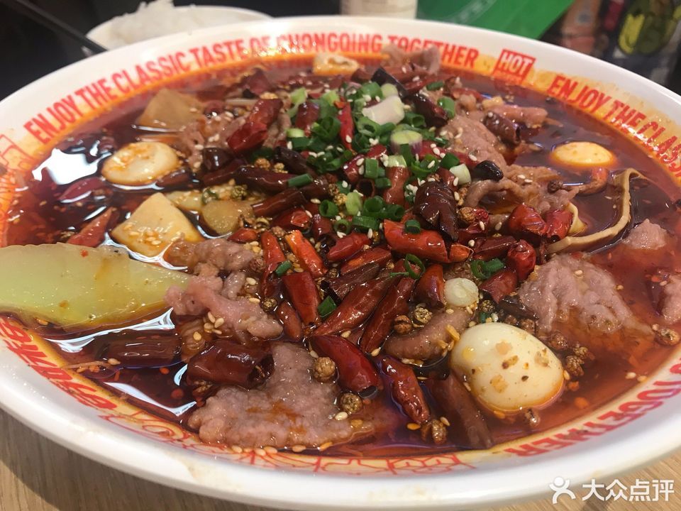 油泼牛肉麻辣烫单人餐推荐菜:每味每客·麻辣烫(金沙天街店)位于重庆