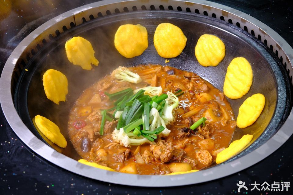 柴火焖鹅推荐菜:世外桃源位于深圳市龙岗区荷坳社区日月潭度假山庄内