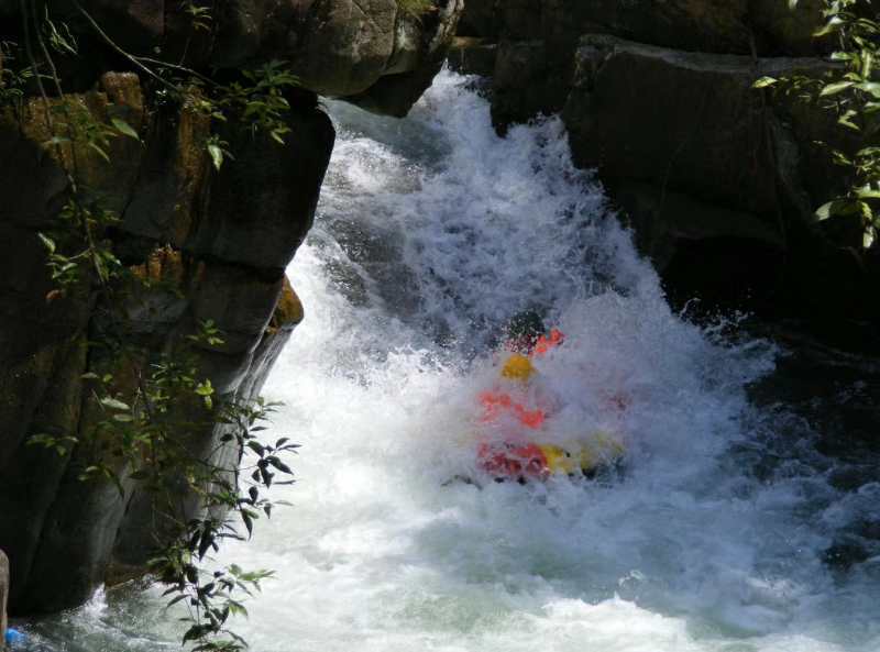 南昆山川龙峡漂流