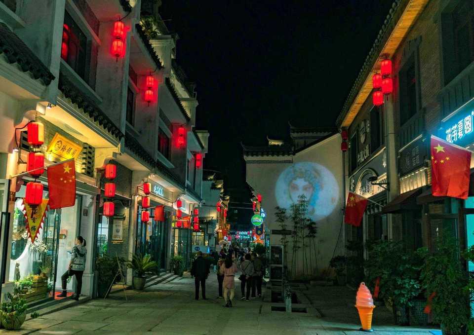 安庆人民路地下步行街图片