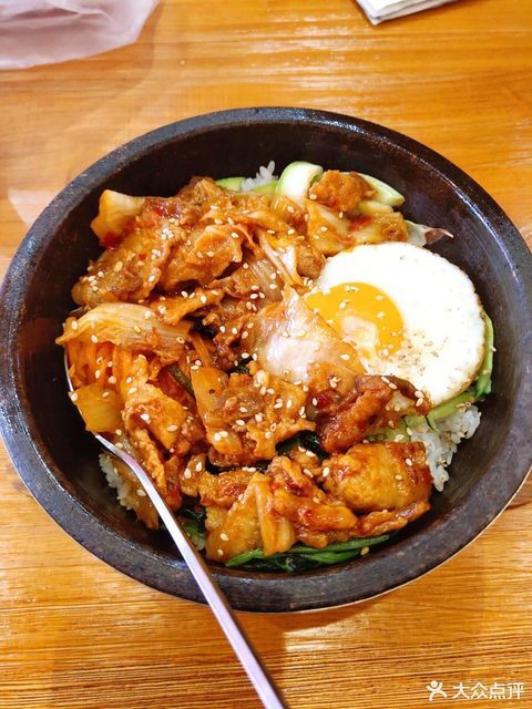 五花肉石锅拌饭图片