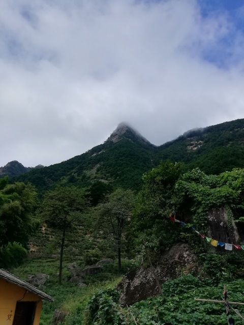 大香山寺位于安庆市潜山市官庄镇推荐菜:分类:寺庙道观;风景名胜