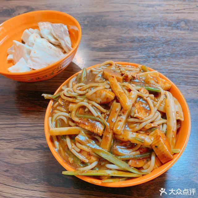 酱香鸡肉炒米粉年糕对半图片