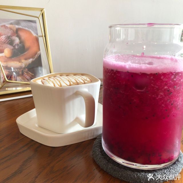 满杯水晶火龙果图片