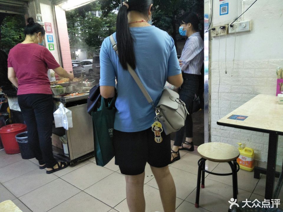 美味牛杂位于佛山市禅城区石湾镇街道里水村东便新街33号推荐菜:牛杂