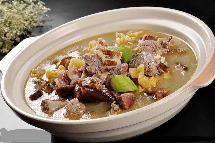 鱼羊一锅鲜雄鱼头推荐菜:福元楼餐厅位于武汉市洪山区梅荷苑(南湖西路