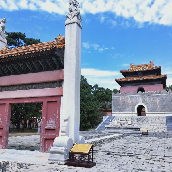 像独特的慕陵的金丝楠木大殿,泰陵的大气磅礴,昌西陵的回音壁