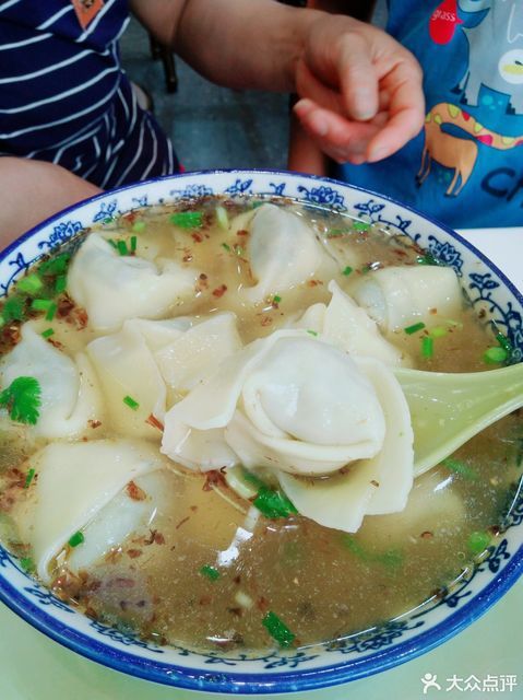 荠菜鲜肉大馄饨图片