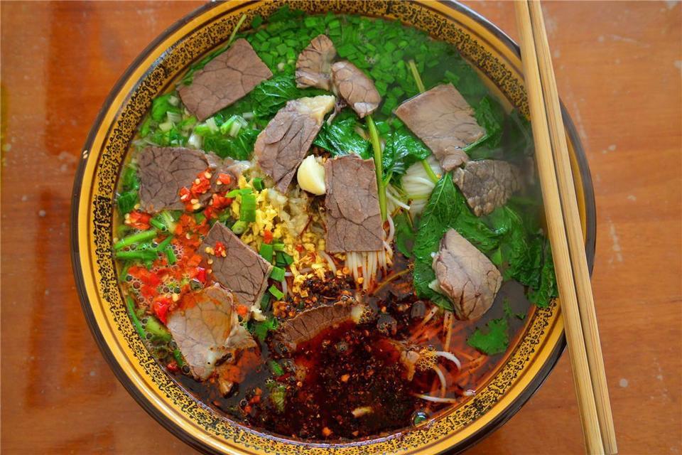 蒙自山地黄牛米线图片