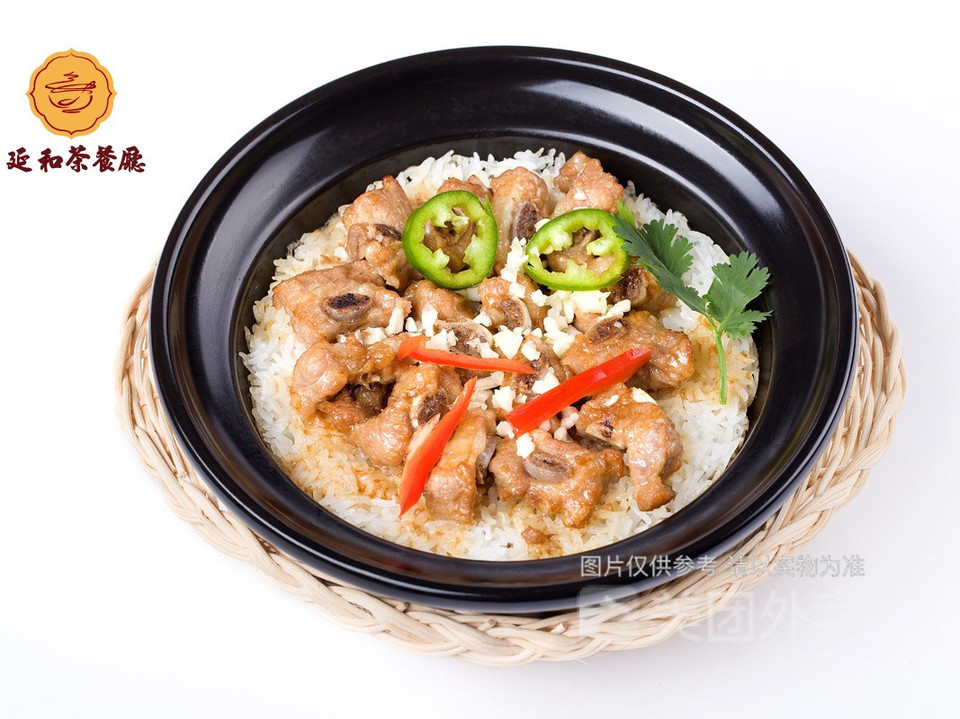 蒜香排骨煲仔饭图片