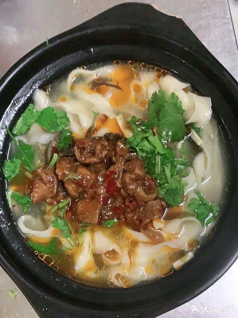 鸡肉砂锅面图片