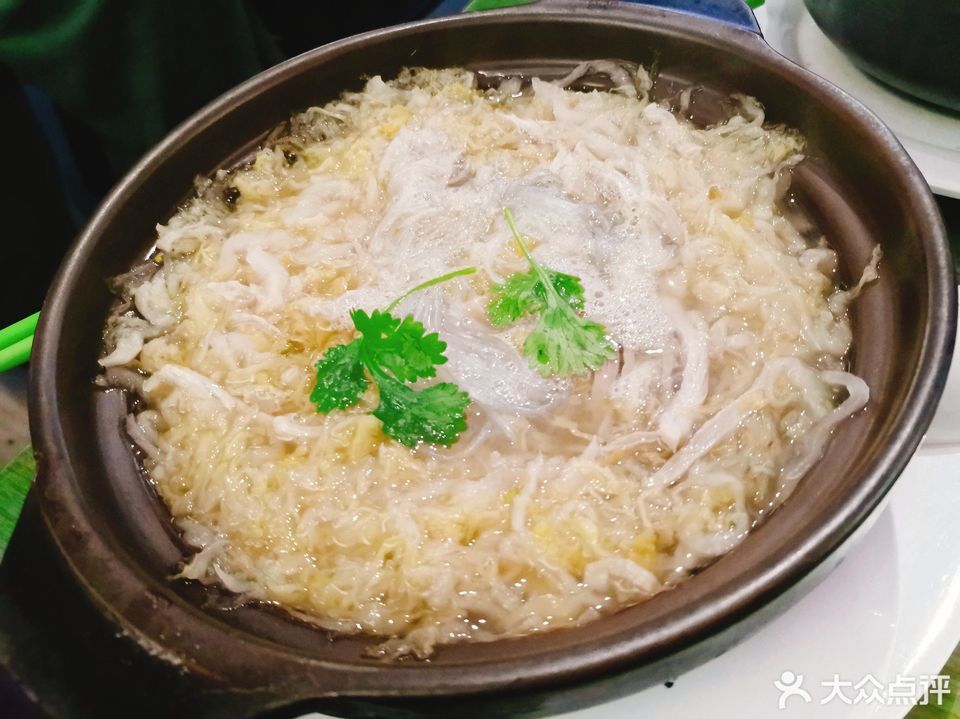 酸菜拆骨肉砂锅图片