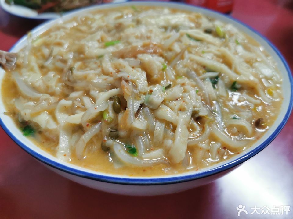 羊肚儿推荐菜:老杨家羊肉刀削面位于三门峡市灵宝市尹庄镇管委会车站